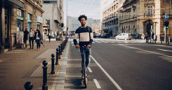 Utilisateur de trottinette électrique ? Portez le casque !