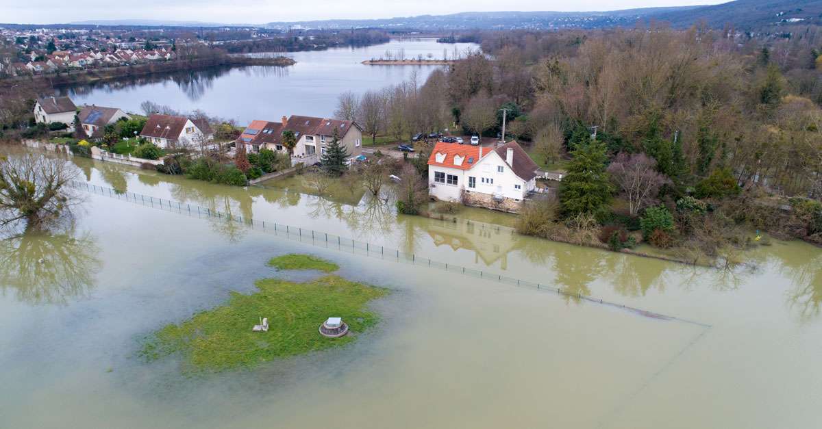 habitations entourées d'eau suite aux inondations de la Seine