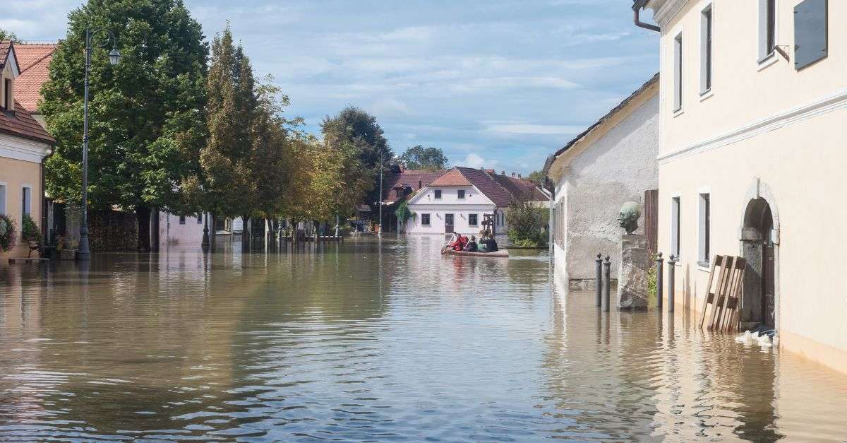 village inondé avec bâti vulnérable