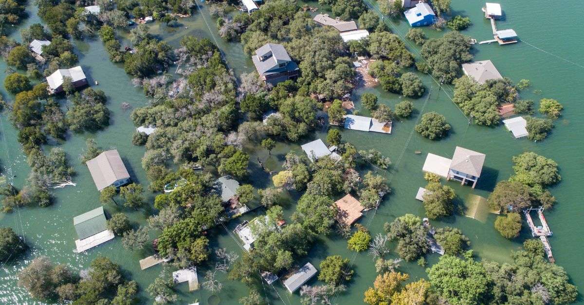 Ville et paysage inondé