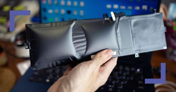 Batterie de lithium gonflée et endommagée dans un smartphone