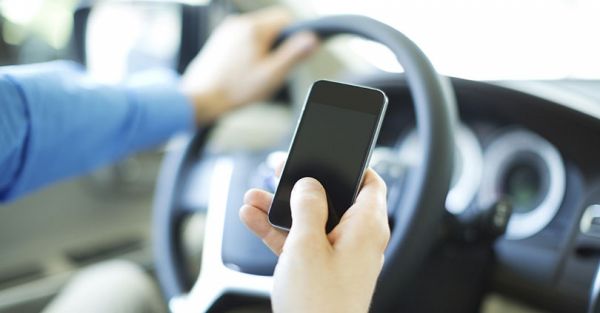 Baromètre 2017 sur les usages du smartphone au volant