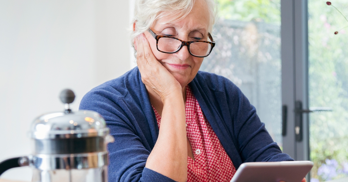 femmeseniorquiportedeslunettesdevue.jpg