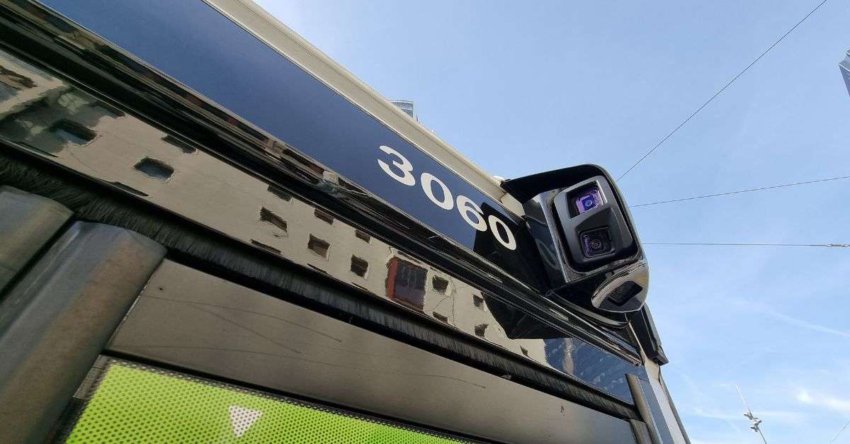Caméra de rétrovision pour voir dans les angles morts des bus