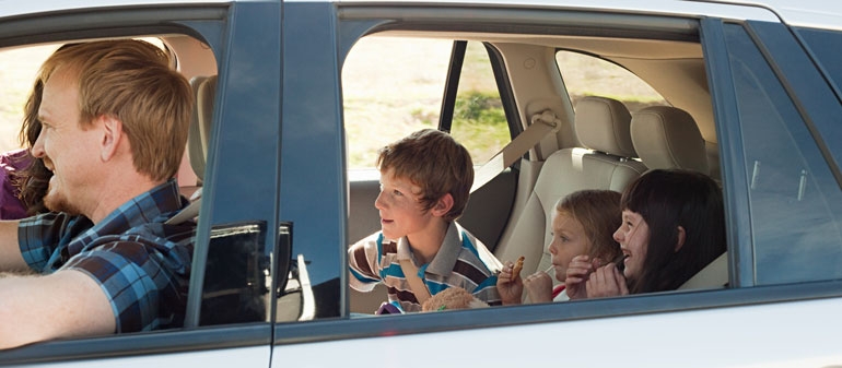 une ballade en famille en voiture