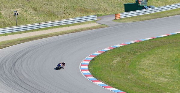 Moto sur circuit, plus ou moins de sécurité pour les jeunes ?