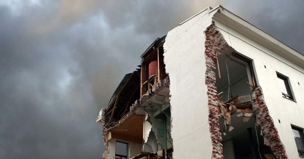 Bâtiment endommagé suite à un séisme