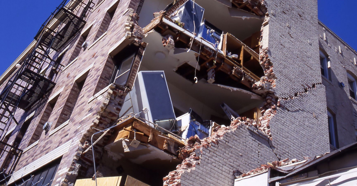 Bâtiment endommagé suite à un séisme