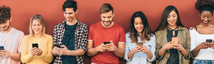 selfie de trois amis en train de boire des bières
