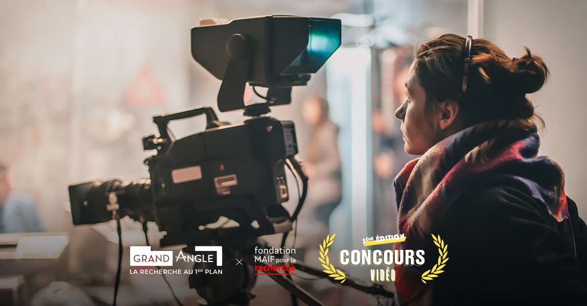 Réalisatrice et camerawoman en train de filmer